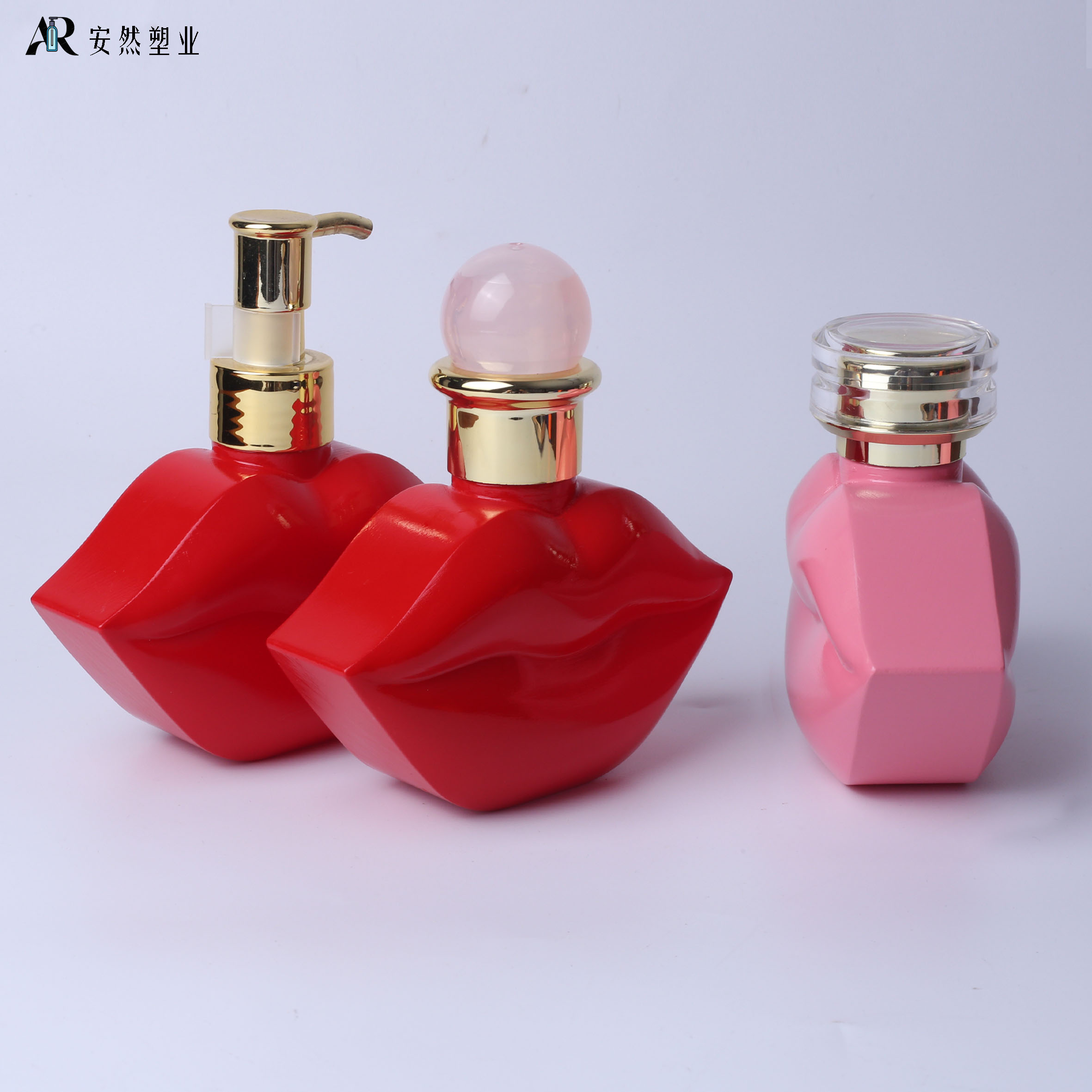  Lip-shaped bottle